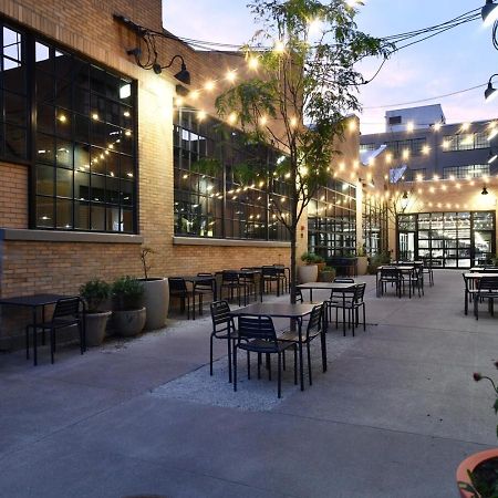 Free Parking! Downtown King Suite Lucas Oil- Conv Center Skywalk#1 Indianapolis Exterior photo